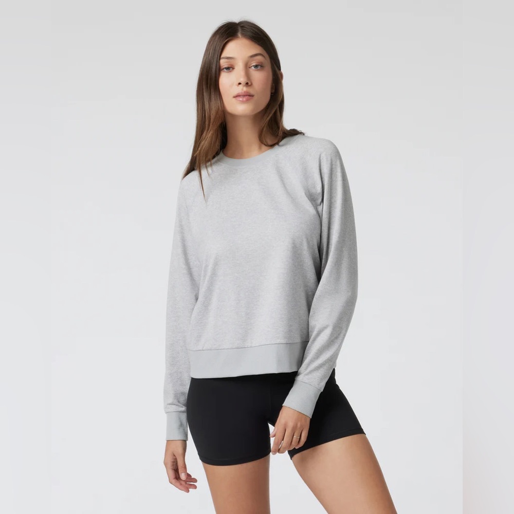 Vuori: Women's Long Sleeve Halo Crew Pullover Size M